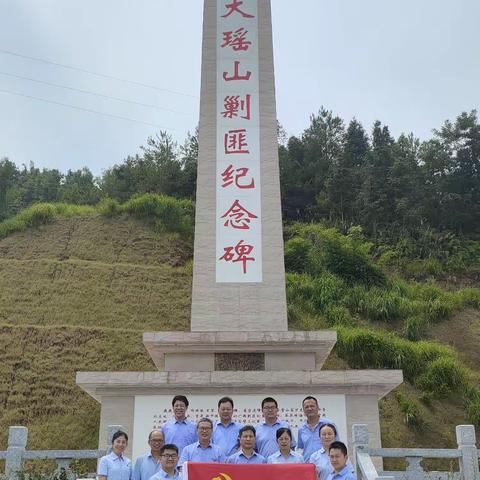 缅怀革命烈士 传承红色基因