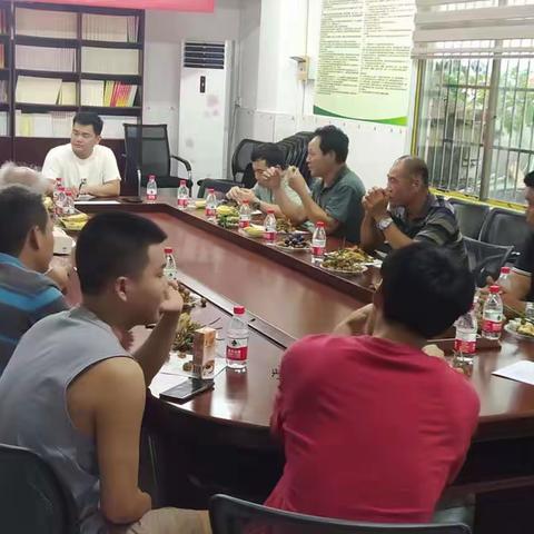 藤海社区退役军人服务站组织召开“八一”退役军人座谈会