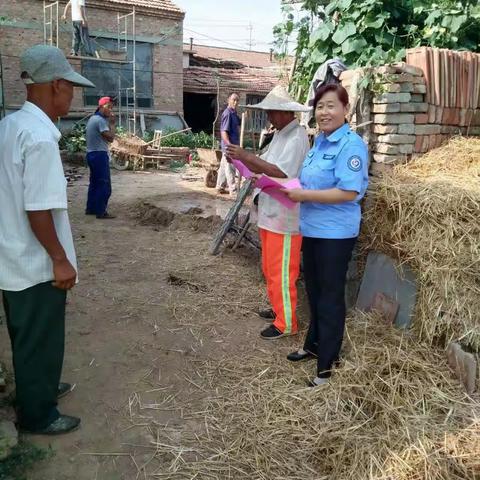 北宋镇石门村网格员张红岩