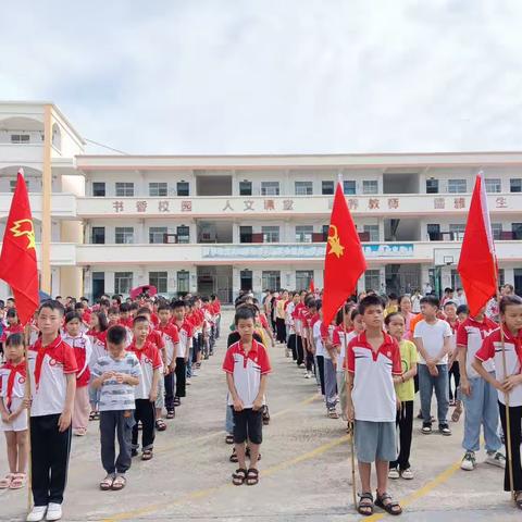 学习二十大  争做好队员——八塘街道横岭小学2023年春新队员入队仪式