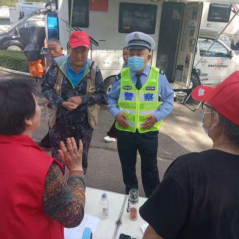 【武乡交警】严格核实太行红游房车信息，护航自驾露营旅游推广活动