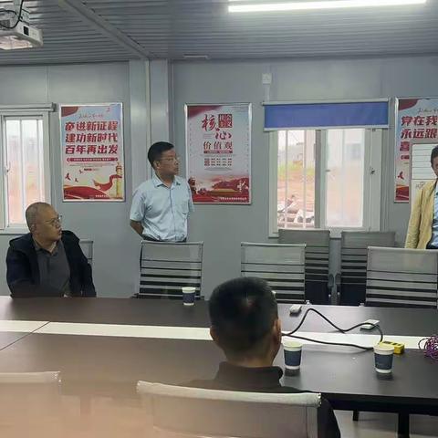 南阳分行党委委员、副行长唐立鹏带队走访桐柏县中天碱业、南阳金牛电气有限公司