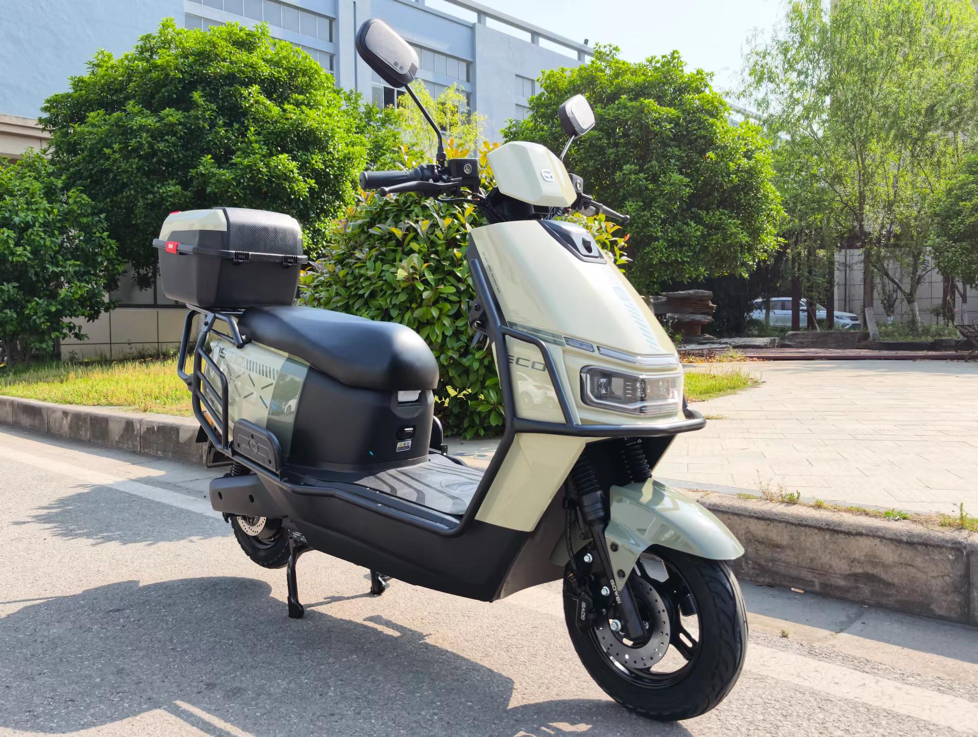 GOWEI Super Tiger VI electric scooter side view