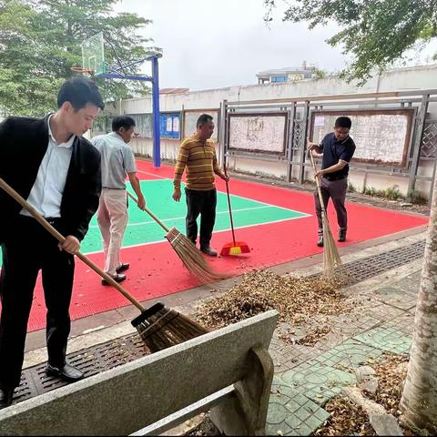 洪山村委会定期开展人居环境卫生整治活动