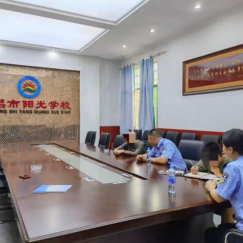 期以灯塔之光     护航迷茫青春