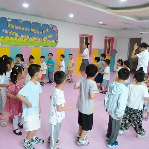 中一班《成长历程，点滴见证》本周成长册