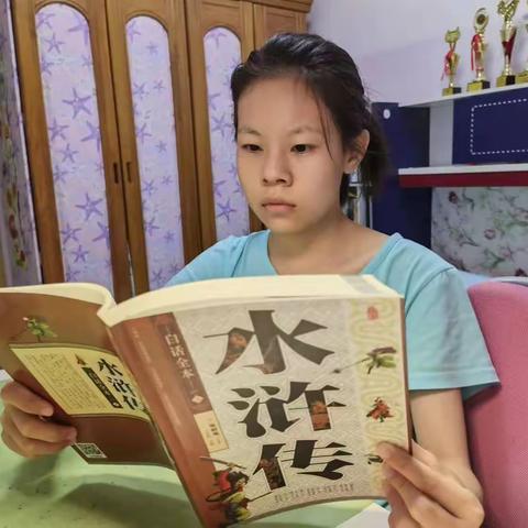 天山四中学八年一班暑假读书实践作业《读书让理想展翅飞翔》