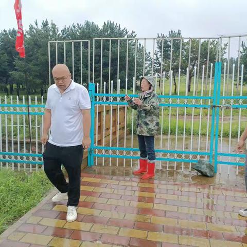 碾子山区民政局开展防汛检查工作