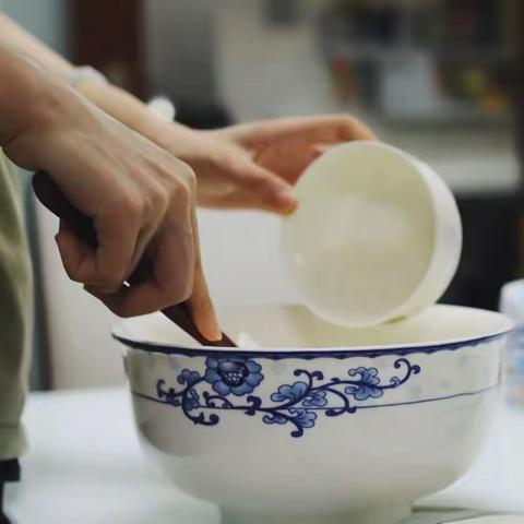俯身劳动创造 享受美好生活