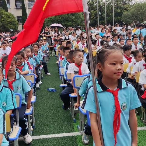 活力五小，七彩假日      ——     二（1）班暑假生活