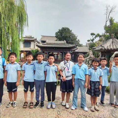 走进名胜古迹【十笏园】                   ——明德学校三（2）中队小组社会实践活动