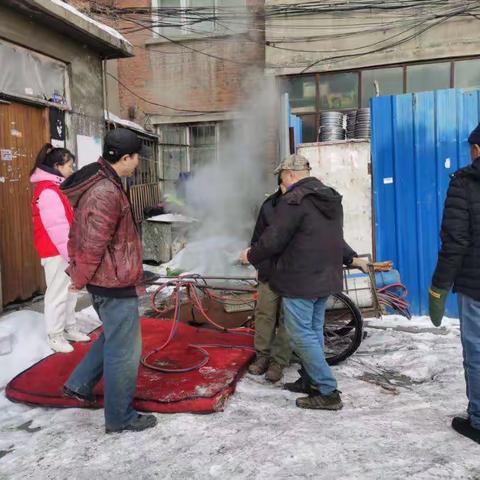 披星戴月抢修管道，争分夺秒保障居民供水