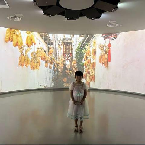 曾齐敏参观新安江博物馆