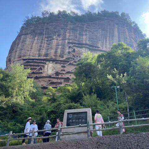 大家好，我是池阳小学三年级二班郭奕辰，我正在参加微旅游之“我是最闪智慧星”活动之-走进麦积山石窟