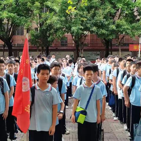 磨砺坚韧意志，打拼精彩人生——雩山中小学七年级师生徒步活动（周浩）