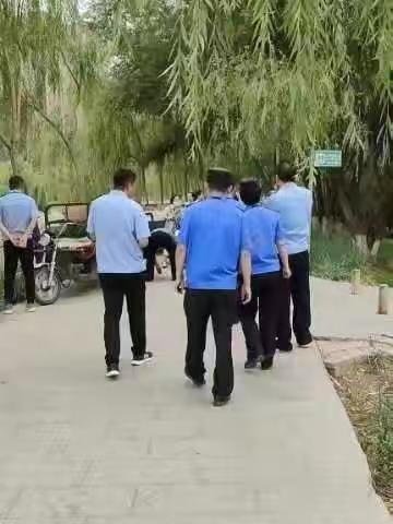唐徕公园联合综合执法局贺兰山路执法中队开展综合整治