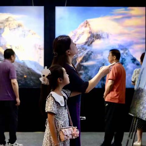 “山海相望”张锋个人油画展开幕暨书城艺术大讲堂活动纪实