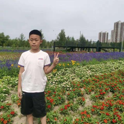 溪涧岂能留得住，终归大海作波涛。