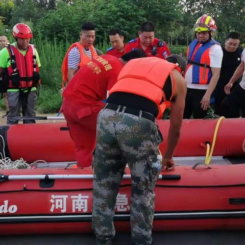 曙光救援参与搜救落水者