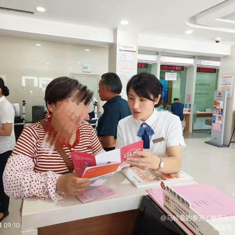 青岛农商银行铁山支行开展“普及金融知识 守住钱袋子”活动