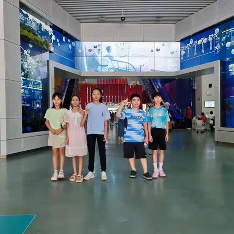 畅游科技馆 放飞科技梦-许昌实验小学六（13）班第二小队