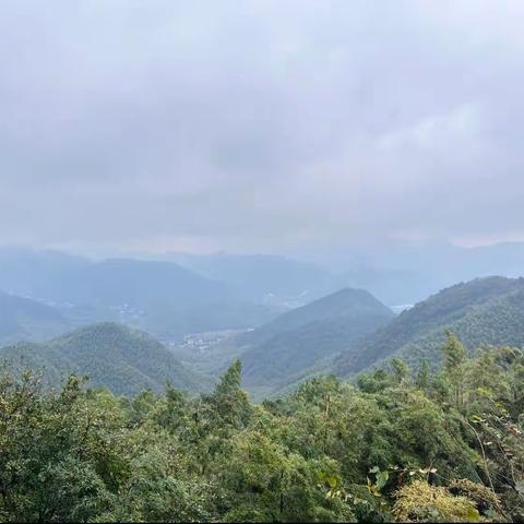 “牢记嘱托，感恩奋进”莫干山红色之旅——江苏银行南通开发区支行联合高净值教师客群共建活动