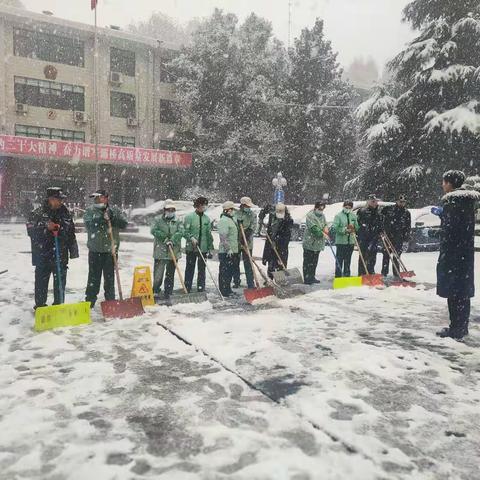 下雪是景，除雪是情