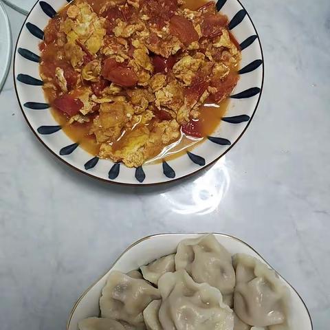 俯身劳动创作 享受美好生活 语教2101贺琴