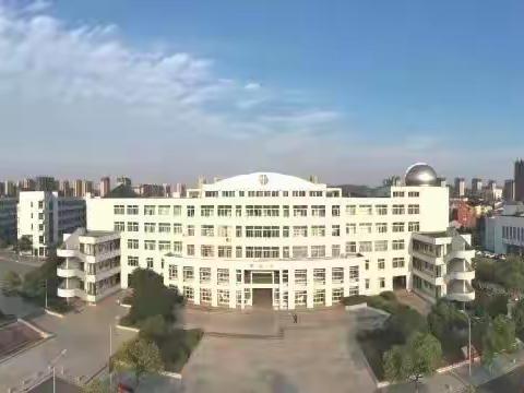 “优秀大学生暑假回访母校”专项活动   李宇涵