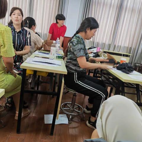 炎炎高温天气热  浓浓结业汇报忙