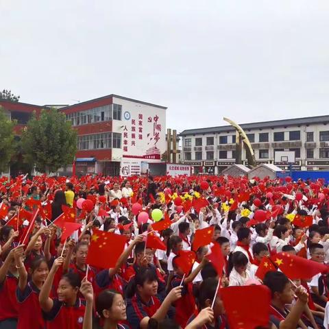 红歌润童心 激情颂祖国——遂平一小举行“童心向党 歌唱祖国”歌咏比赛