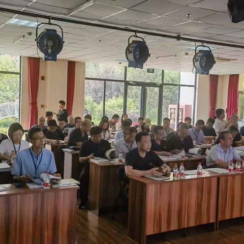 辛集市教育局检查团莅临我区检查指导学校安全工作