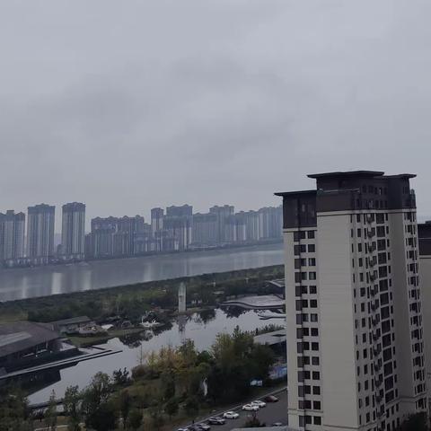 🌟万科皓江，精装3/2/2，产权85，中间好楼层，看江看湖看公园，价格59.8万，带家具家电，新证不包☎：599