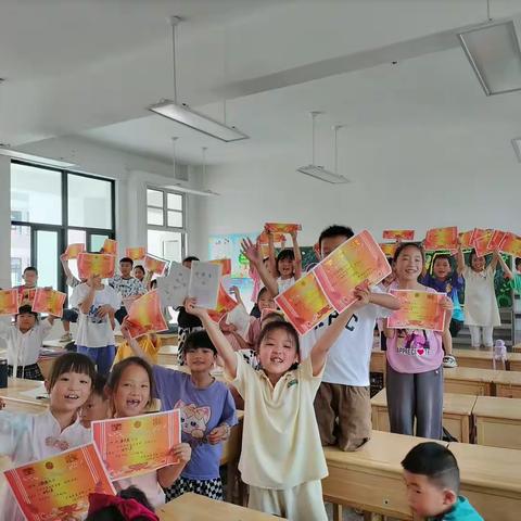 缤纷假期，充实一“夏”         ————开发区小学二4中队暑假生活