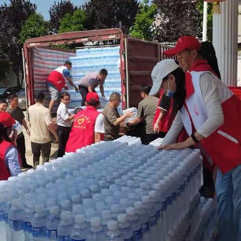 风雨同舟 共渡难关