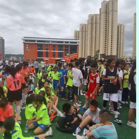 青色之旅：“阳光健身，快乐体验”