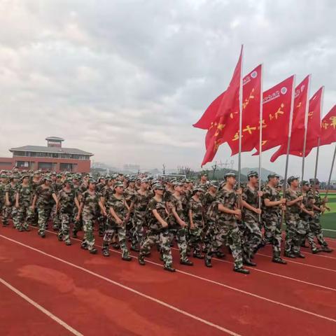 迎着朝阳，朝气蓬勃—九连8月12日军训记