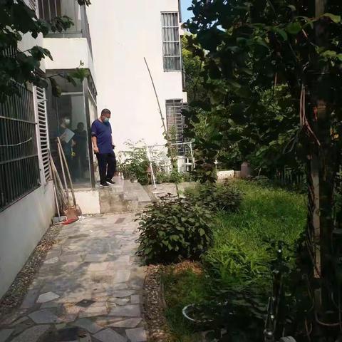 绿色家园证件齐全 一楼带院南北通透 可按揭