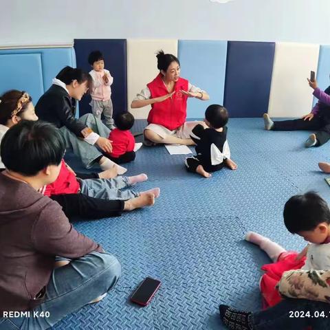 垦利区一幼集团党支部联合和平社区开展“小种子”亲子课堂活动第二十期