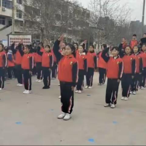 践行雷锋精神，争做雷锋标兵——夏邑县第十小学“学雷锋小标兵”风采展示