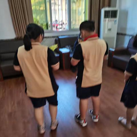 江口中心小学2023年贫困生校服减免活动