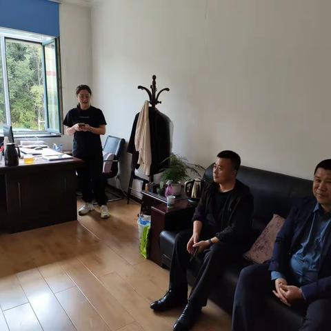 蛟河开放大学与吉林森工白石山林业有限公司洽谈双方合作。