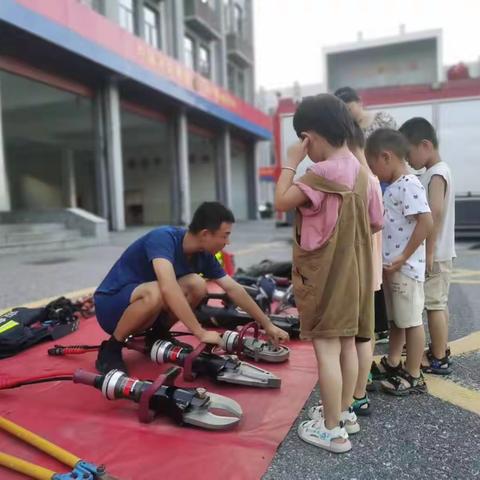 大手牵小手，消防伴我行