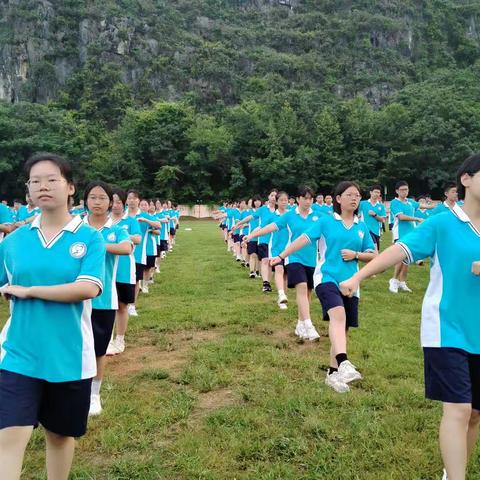 首附  高2305班  军训纪实第四天   人间骄阳正好，少年风华正茂