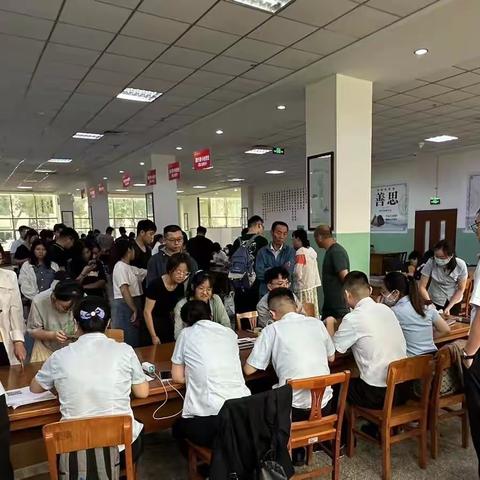 龙口支行助力南山学院开学季相关工作