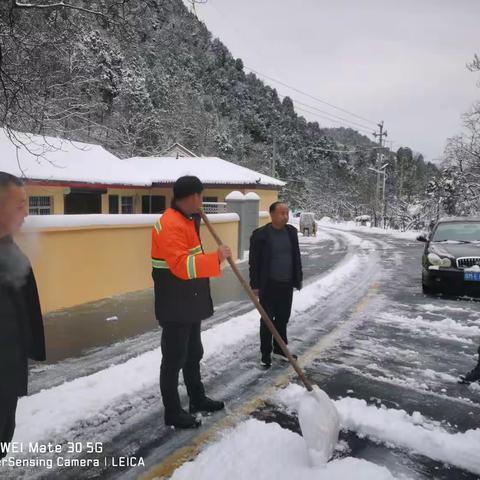 卢氏公路中心积极应对冰冻雨雪天气守护安全通行