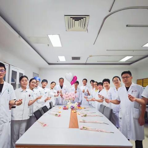 鲜花送祝福，蛋糕表情意---情暖医师节