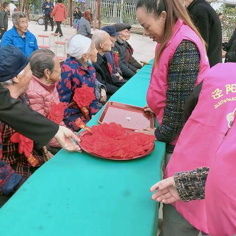 九九重阳节，浓浓敬老情！