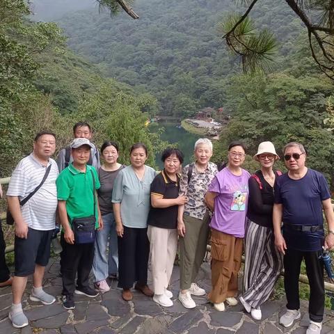 战友相聚.情深意长