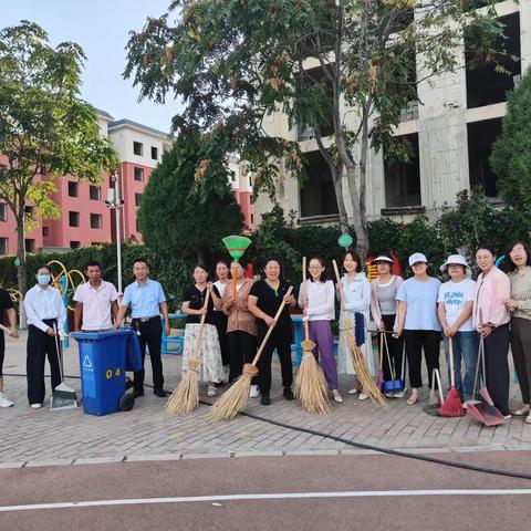 同心协力齐动手，干净整洁迎开学——灵武市第三中学全体教师开展开学前大扫除活动